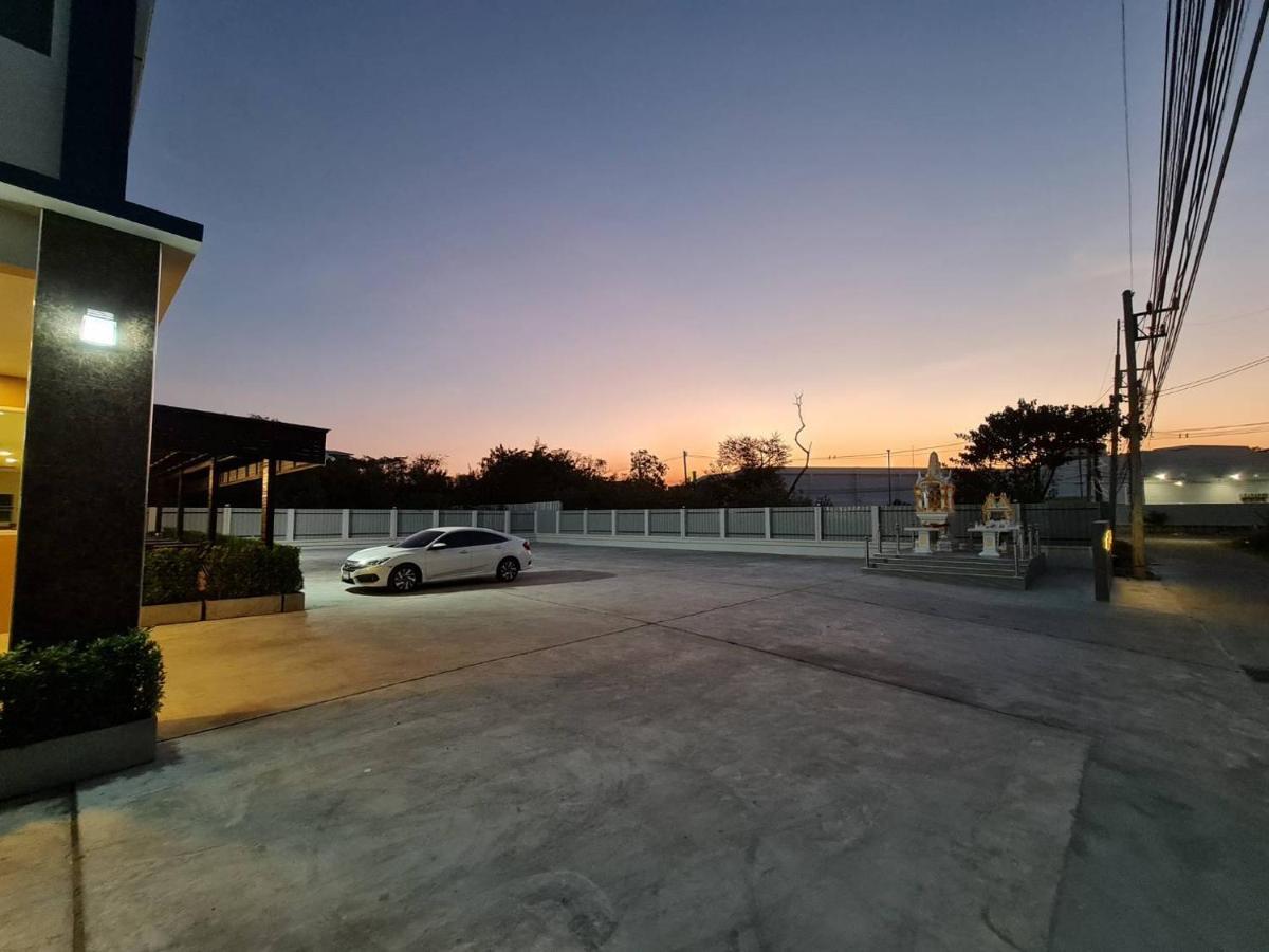 The Charlotte Smart Hotel Lopburi Luaran gambar