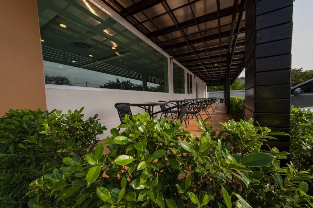 The Charlotte Smart Hotel Lopburi Luaran gambar