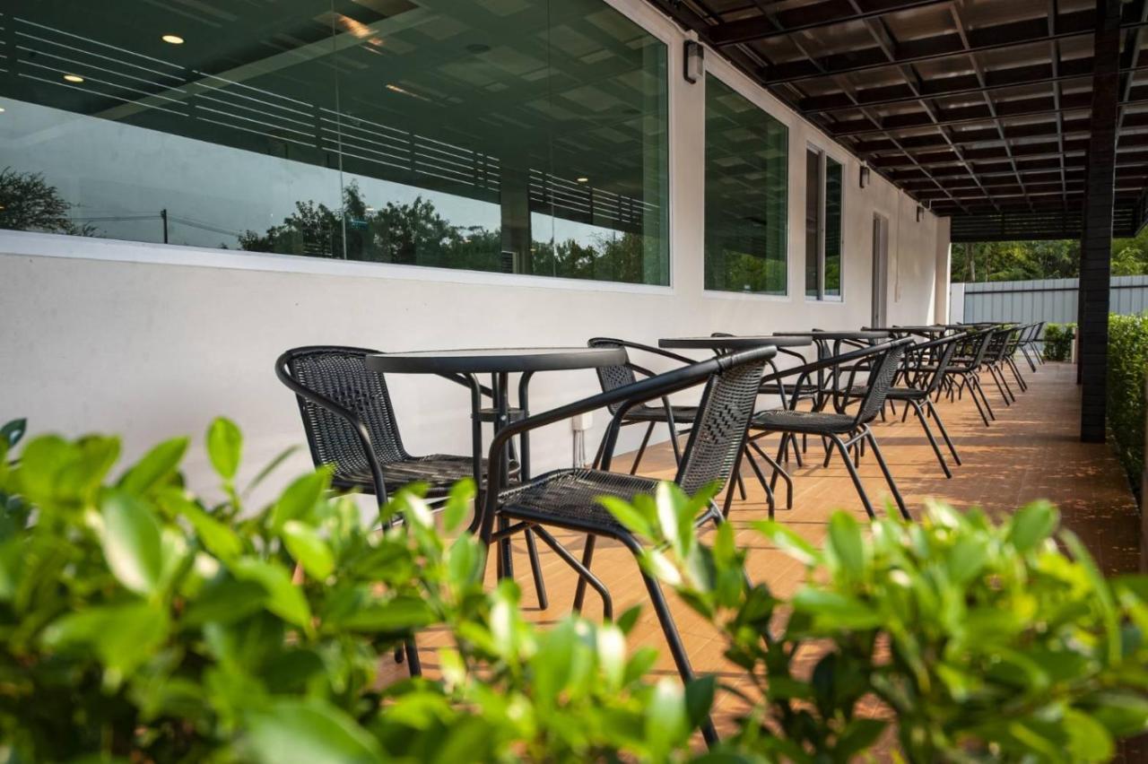 The Charlotte Smart Hotel Lopburi Luaran gambar